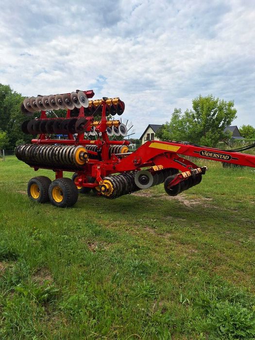 Brona talerzowa Vaderstad Carrier 650 ze zgrzebłami