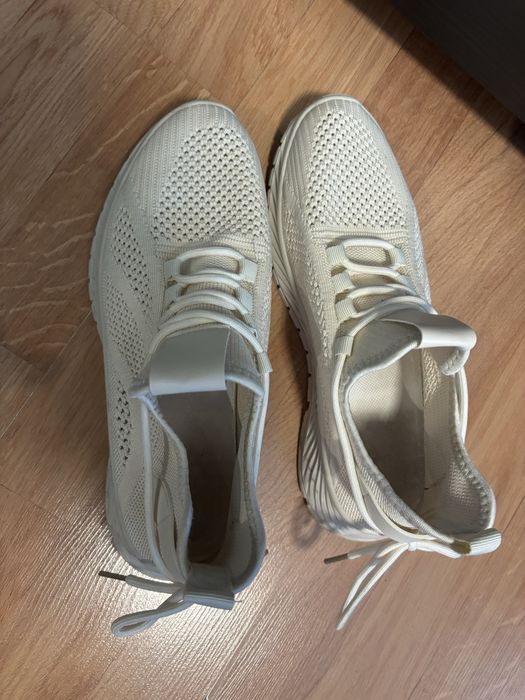 Damskie lekkie bezowe sneakersy 40