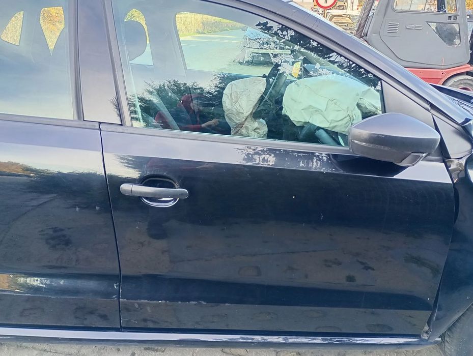 VW POLO V 09-17 5d drzwi prawe przednie prawy przód L041