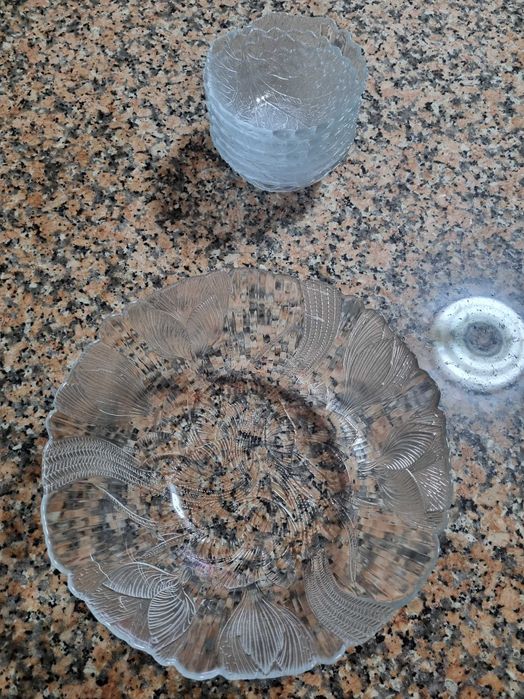 Taças de servir e saladeira