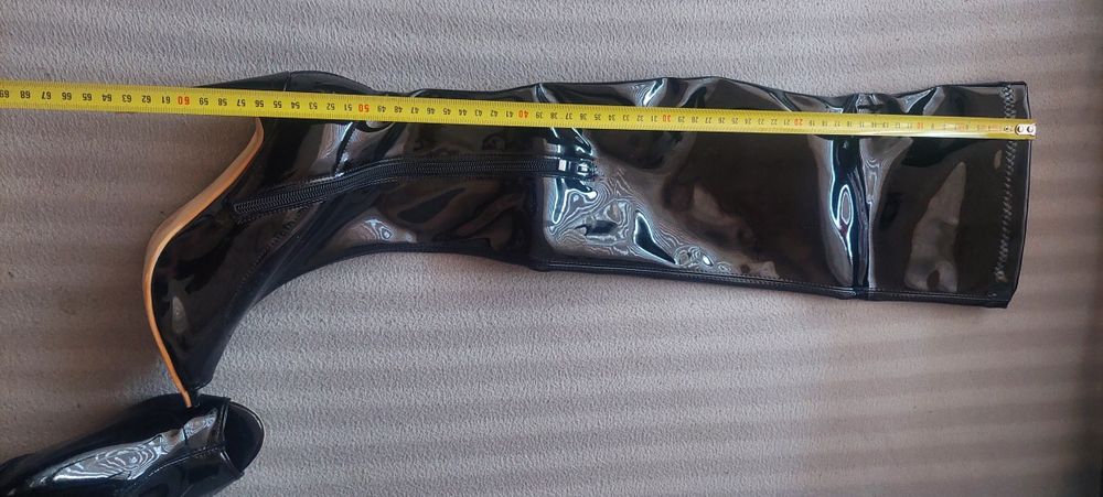 Lakierowane kozaki open toes