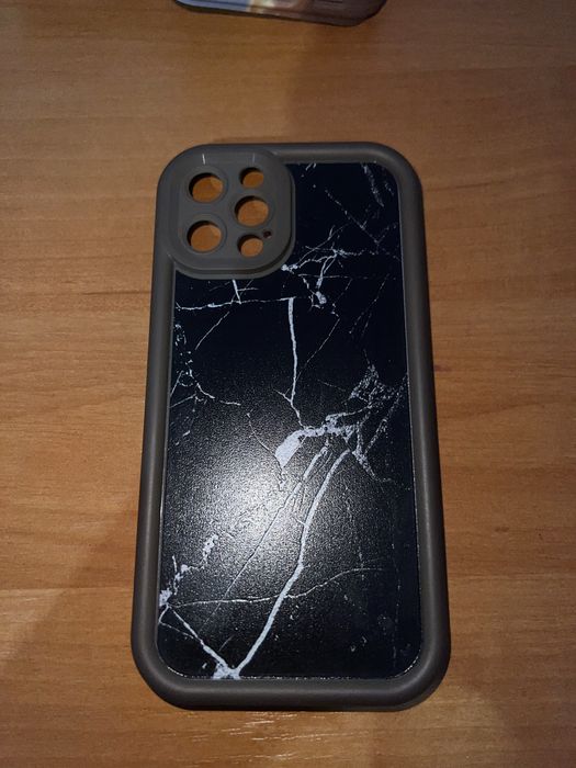 Продам чохли на айфон 12 pro