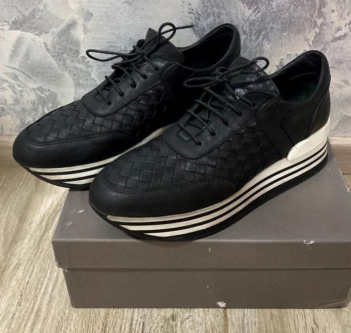 Кроссовки туфли Laura bellariva