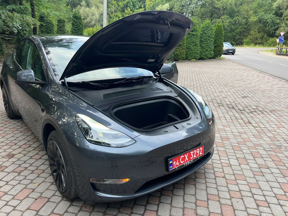 Tesla Model Y 2023р 12місяць
