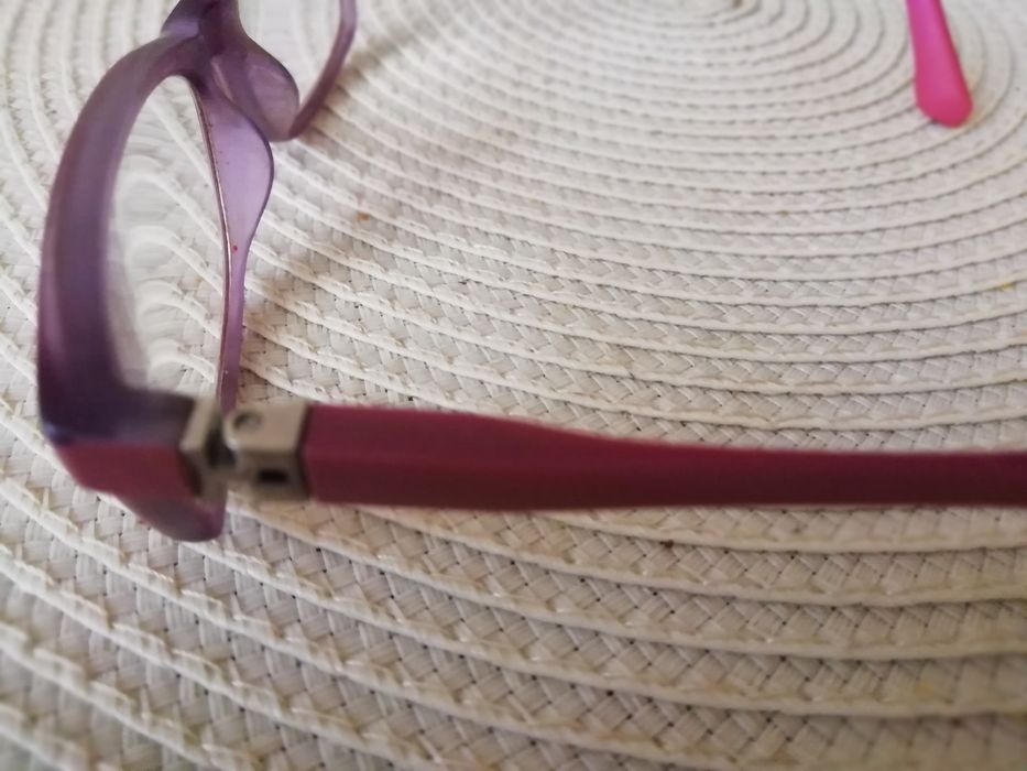 Oprawki do okularów dziecięce różowe używane