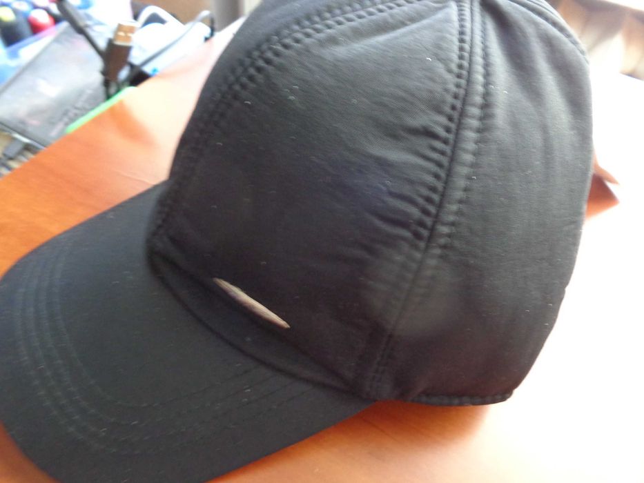 czapka czarna nowa z nausznikami 57 - 58cm, z delikatna ozdobą