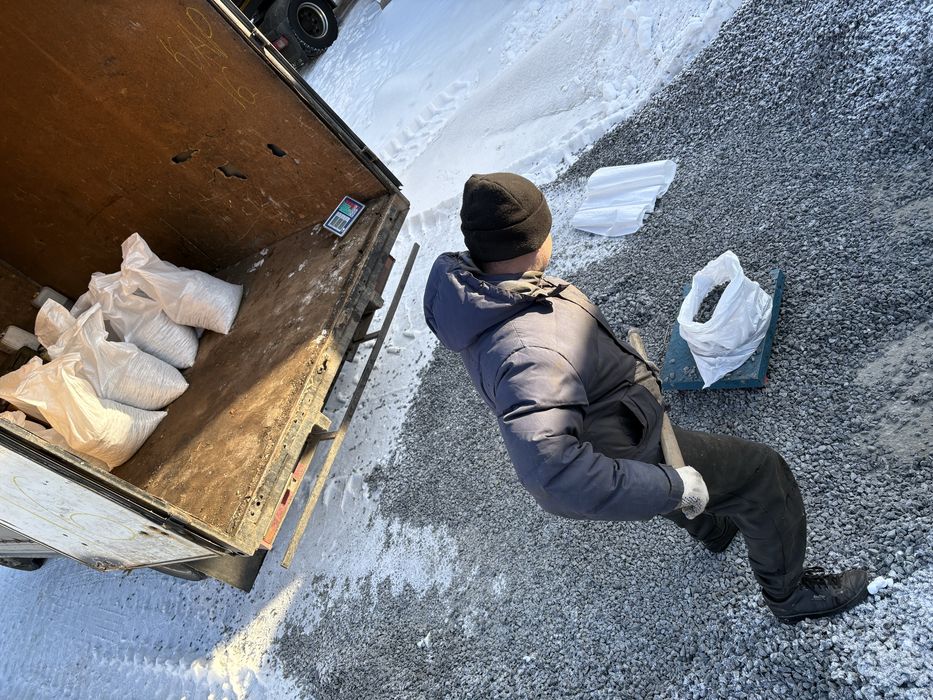 Щебінь Песок Чернозем Щебень Песок Торф в мішках та насипом 50кг-30тон