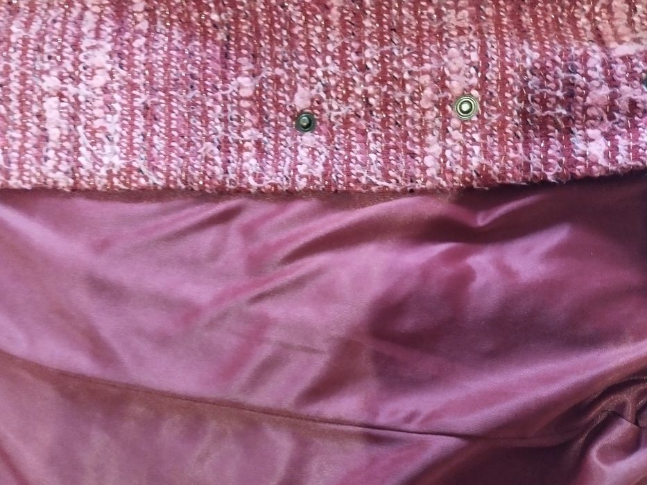 Elegância Intemporal: Casaco Curto em Tweed/Bouclé Vinho