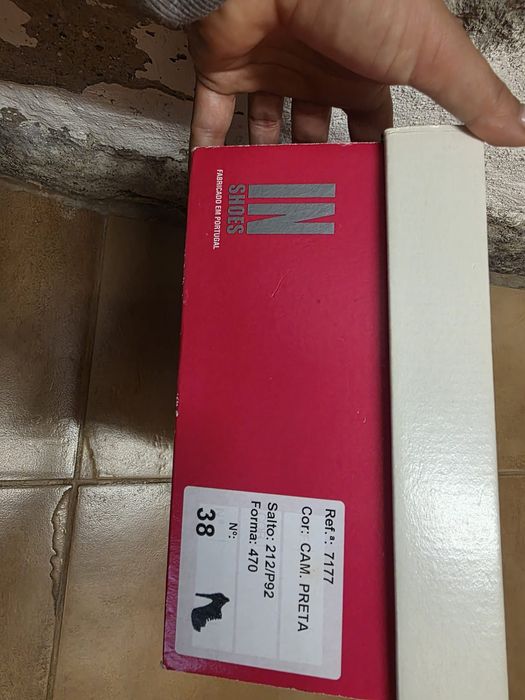 Sapatos abertos com plataforma