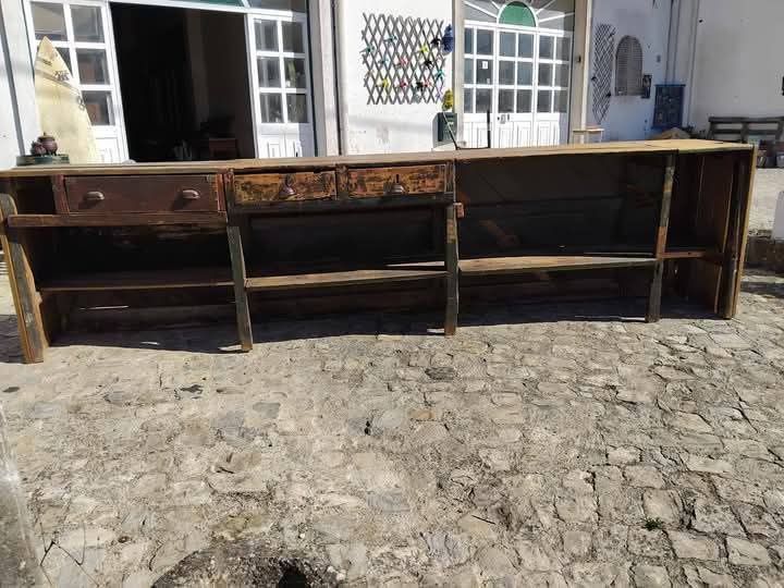 Balcão rústico em madeira