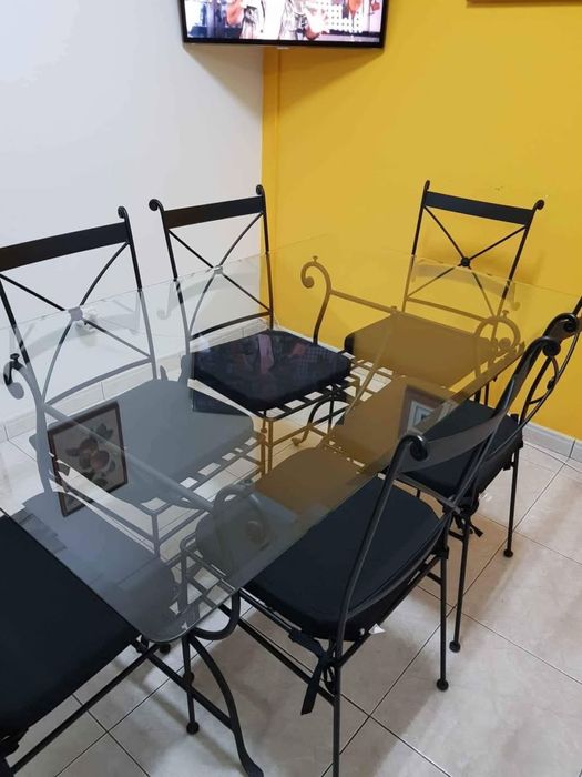 Mesa ferro fundido e 6 cadeiras