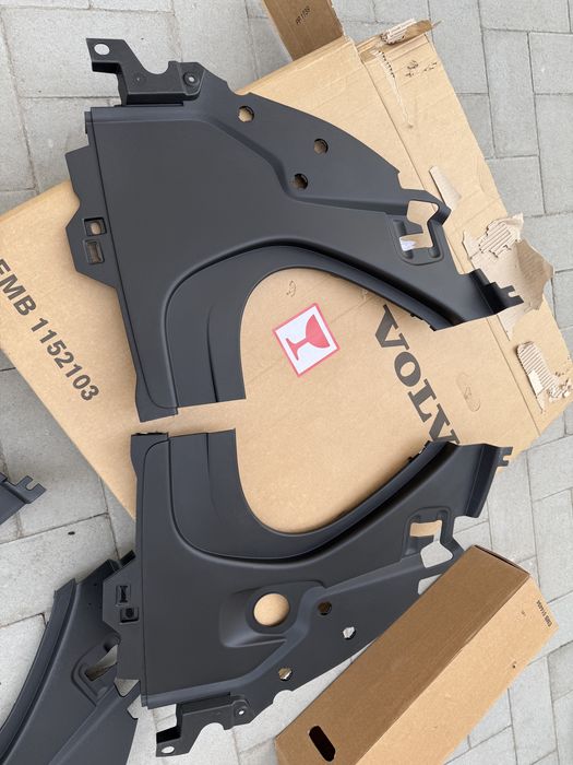 Нова Накладка Захист Volvo XC40 C40 Recharge 32297906 32297905: 3
