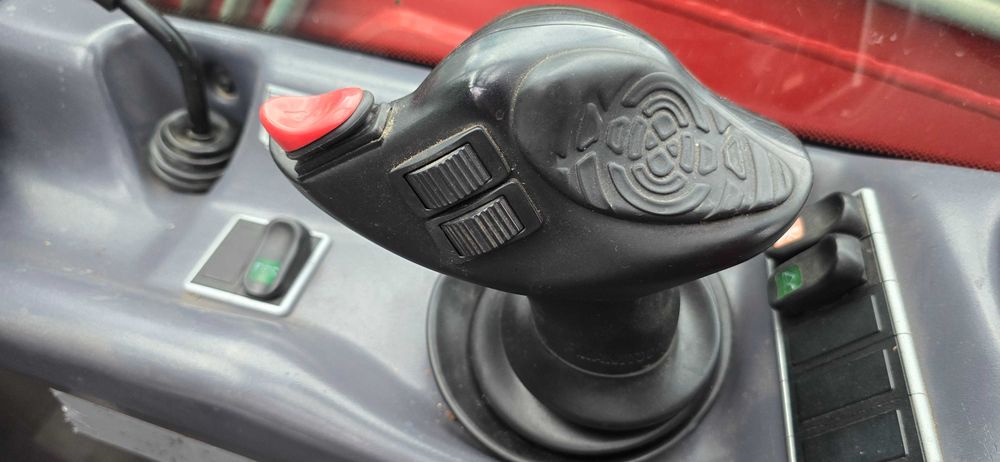 Навантажувач телескопічний manitou 634