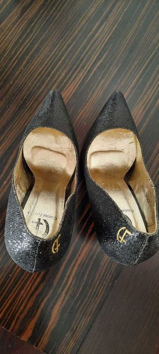Stilettos Pretos marca Cristina Ferreira tamanho 38