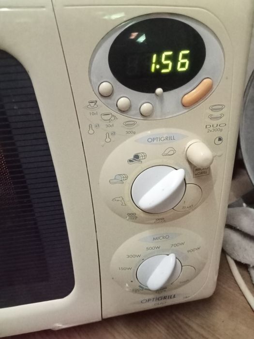Vendo microondas molinex grill, da para fazer muitas coisas.