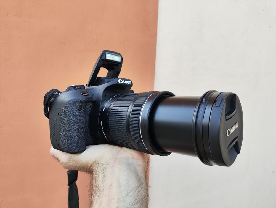 Canon EOS 800D + 18-135mm IS STM, пробег 9000 отличное состояние