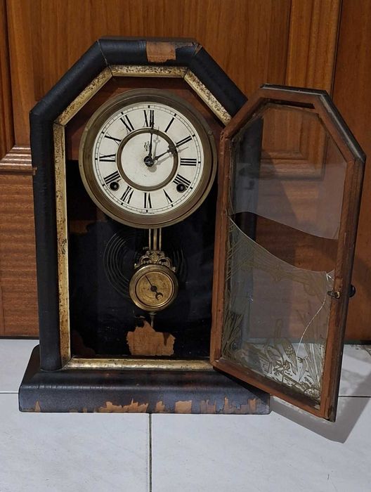 Relógio de Capela Waterbury - USA, a precisar de restauro