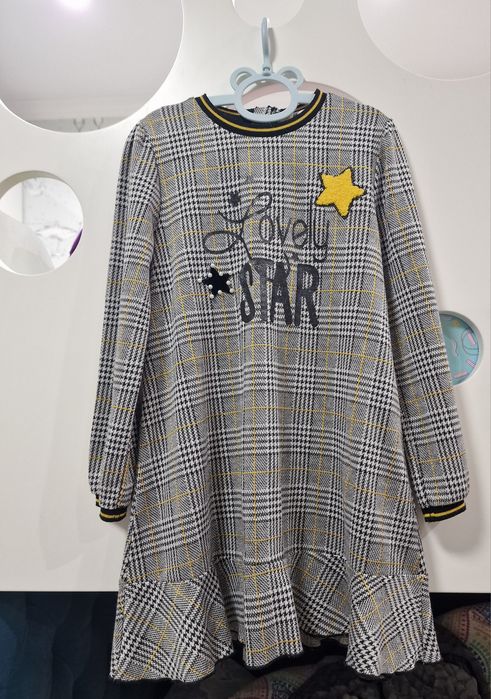 Стильное платье для девочки в клетку