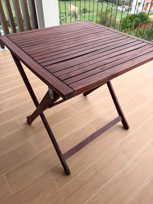Mesa de jardim exterior em madeira