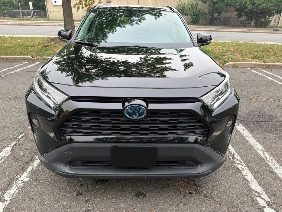 Toyota RAV4 Hybrid XLE Premium      2021