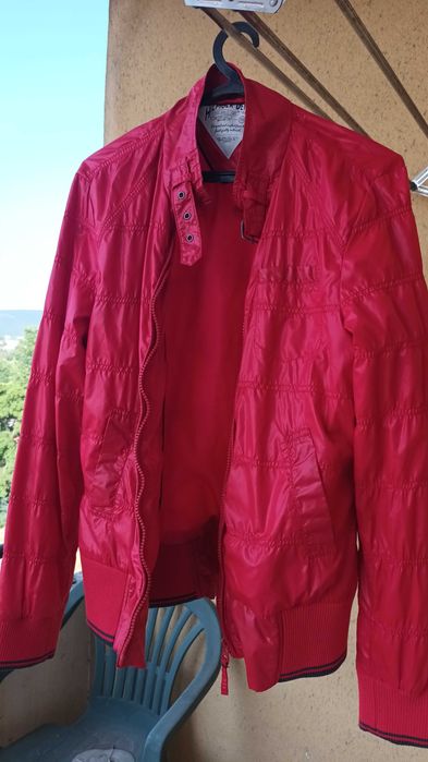 Blusão leve vermelho