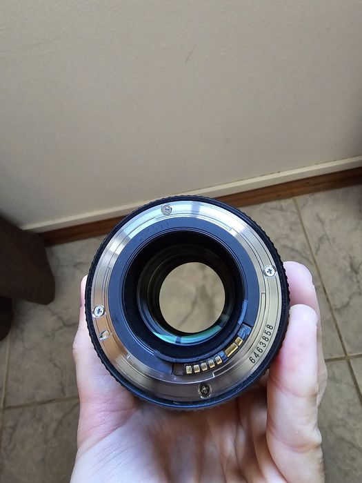 Objetiva Canon EF 100mm f/2.8L Macro IS USM