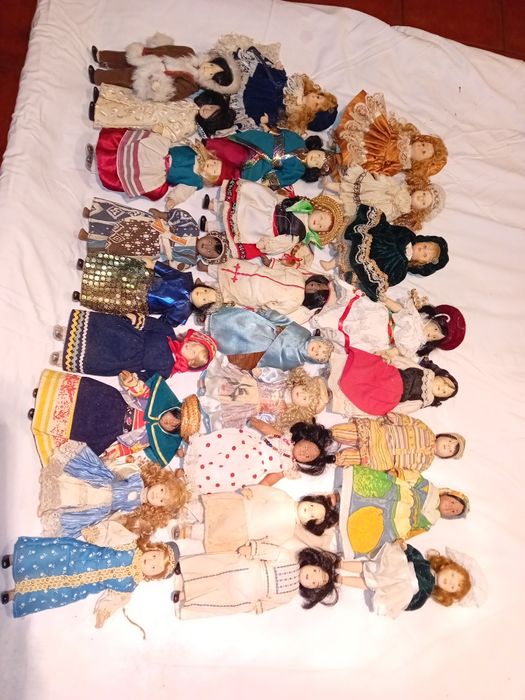 Conjunto de 26 Bonecas Colecção Bonecas do Mundo