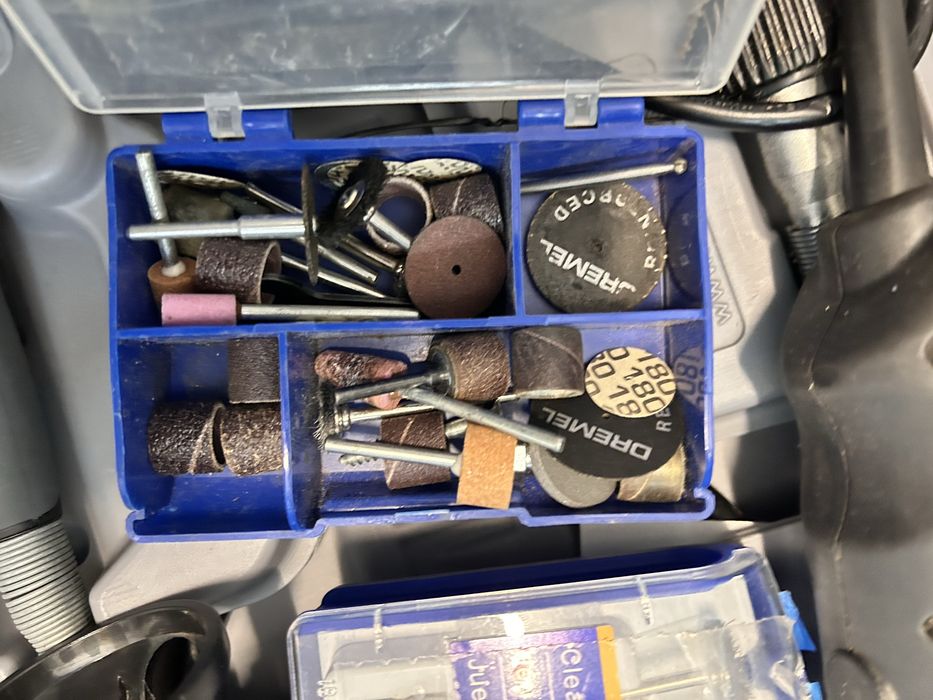 Dremel com suporte completo + lixadeira + berbequim ( atenção 127V)