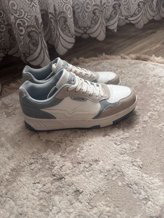 Кросівки 38-39 розмір