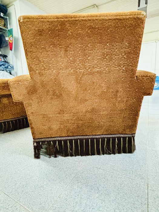 Duas poltronas em bom estado