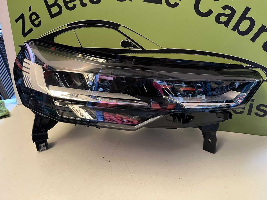 Renault Captur II - Farol Direito Led - FF909