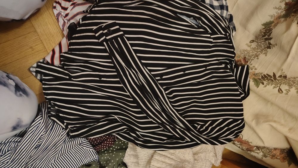 Одяг різний сорочки,блузи і т.д.