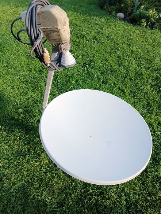 Antena satelitarna