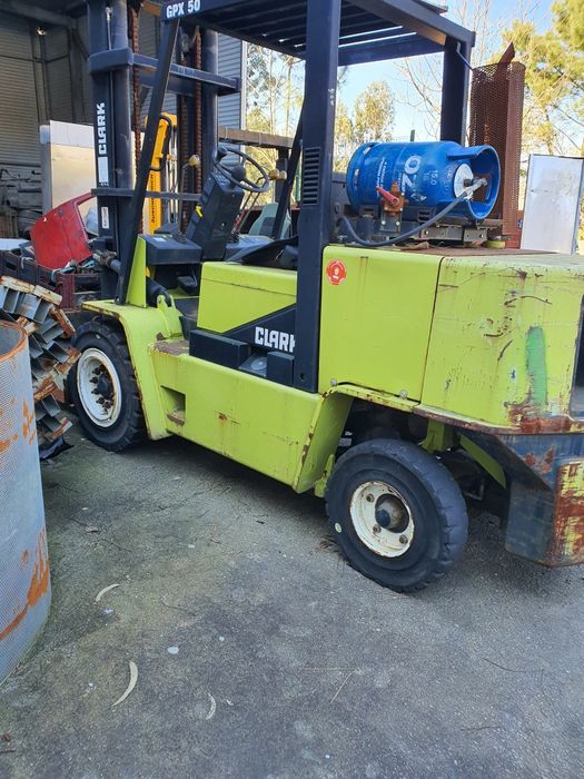 Empilhadora Clark