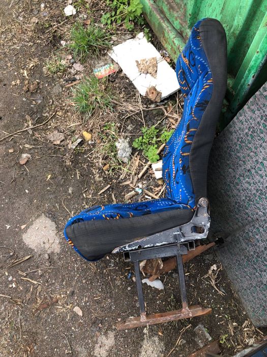 Сидіння автомобільне