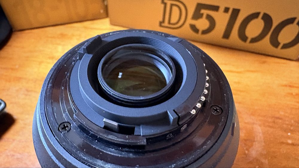 Nikon d5100 body + nikkor 18-105