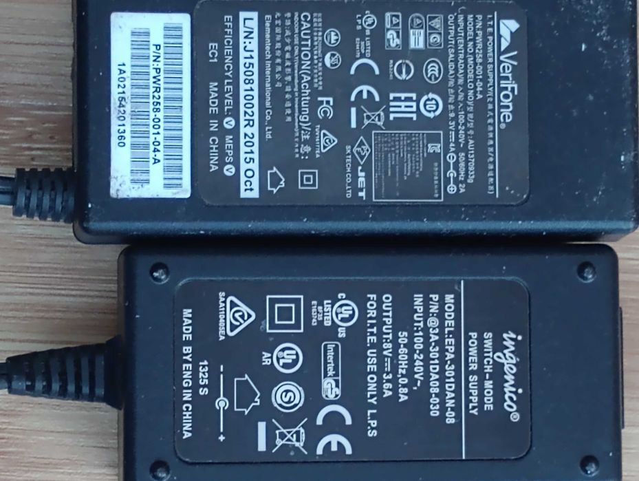 2 адаптери живлення для планшетiв 9.3V/4A та 8V/3.6A