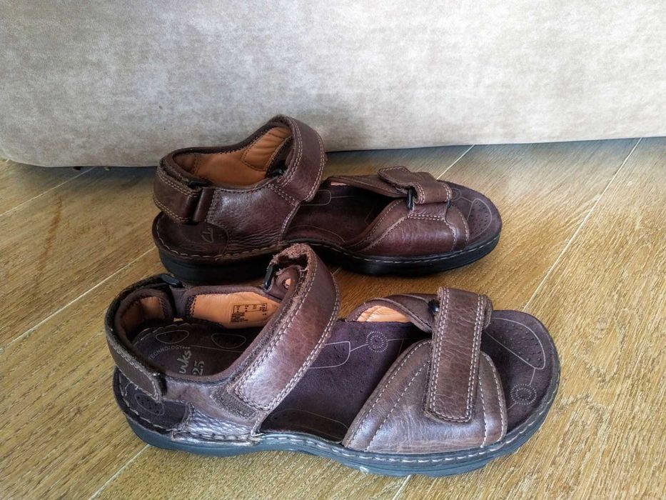 Clarks Air Абсолютно нові шкіряні сандалії за півціни.