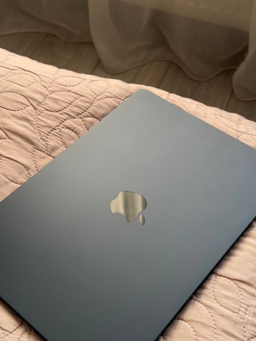 Продам Apple MacBook Air M4