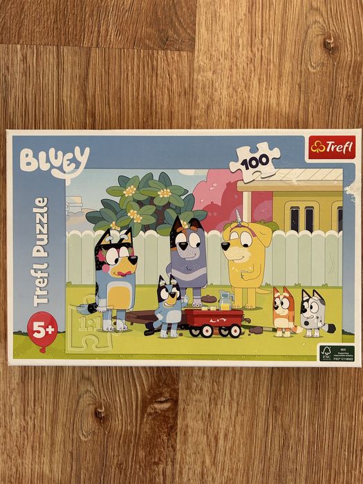 Puzzle Trefl Bluey 100 elementow. Stan bdb