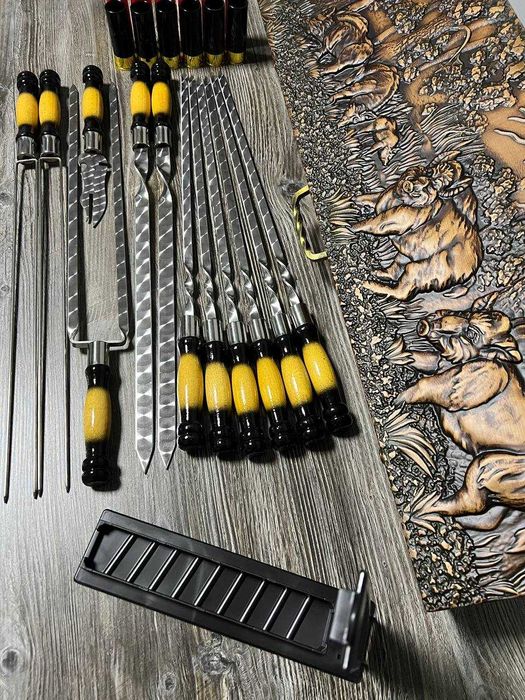 Набір шампурів Набор шампуров у кейсі з дерева для шашлику "Кабани"