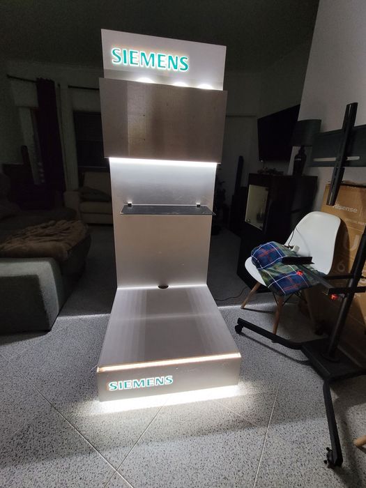 Expositor com eliminação led ideal para tv e PS