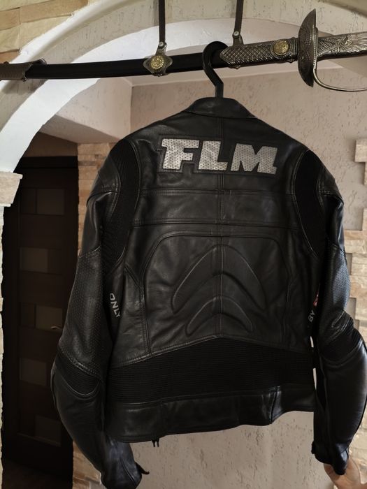 Продаю мото куртку