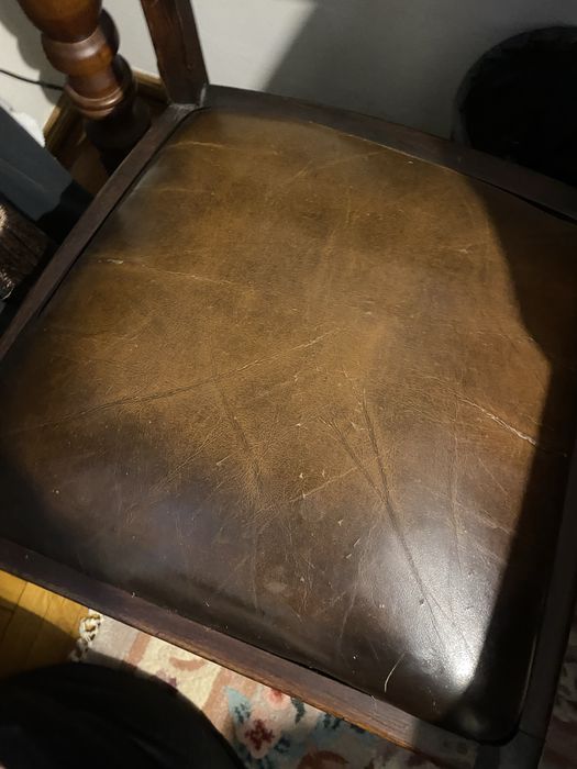 Krzeslo stare skora naturalna