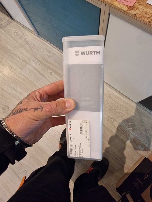 Maquina de rebitar automática