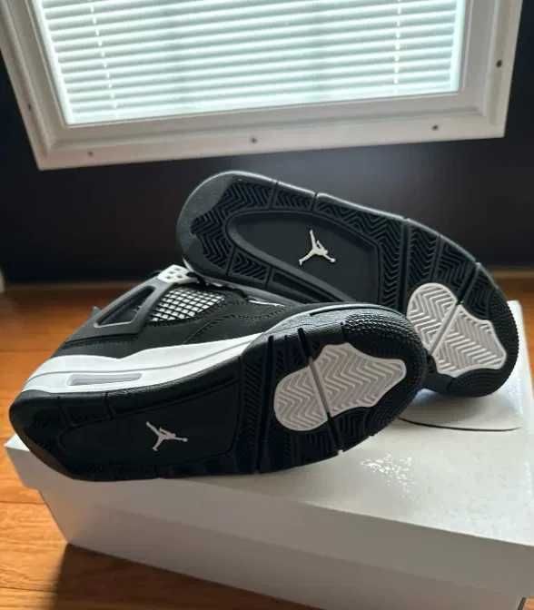 AJ4_Retro_White_Thunder 45