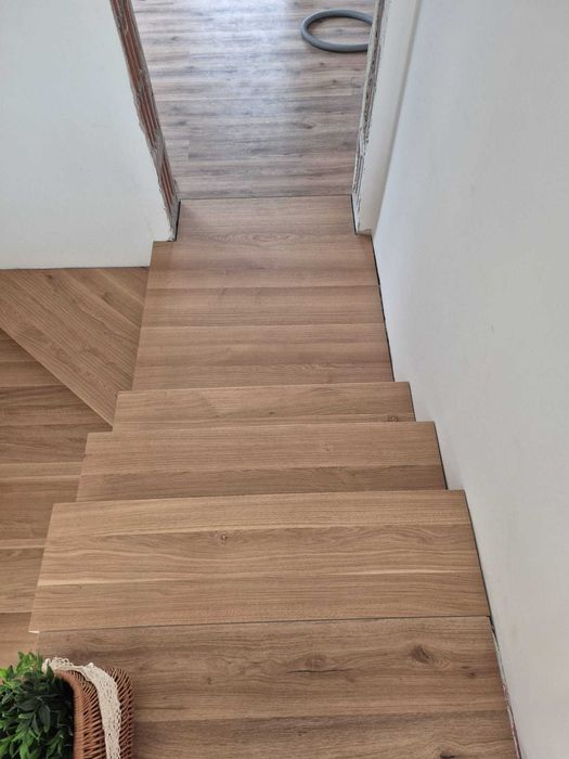 Schody i blaty dębowe oraz jesionowe na wymiar z montażem