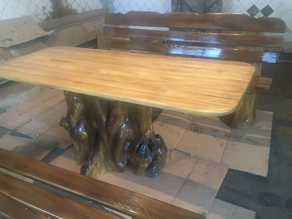 Дубовий стіл з лавками