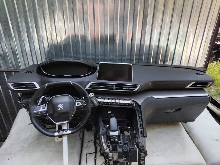 Deska kokpit konsola Peugeot 3008 II gt-line