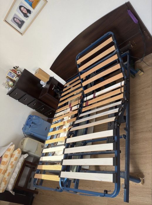 Cama articulada com 2 estrados articulados